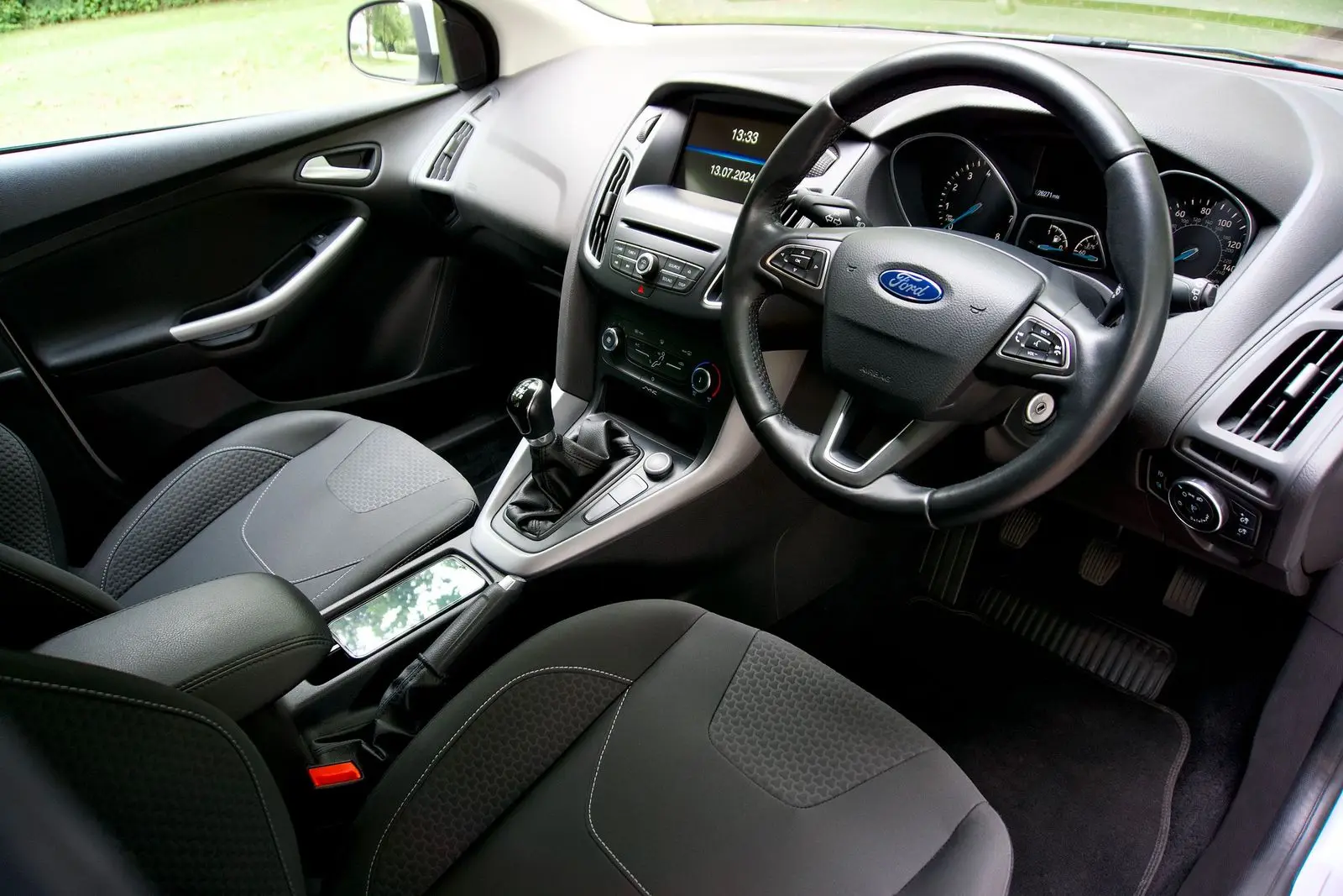 Steering wheel, gauges and shifter